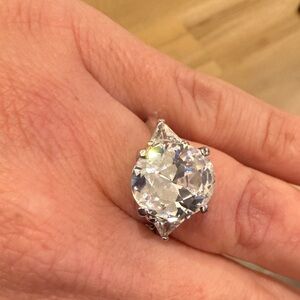 Size 9 Elegant Silver Ring with Clear Gemstone